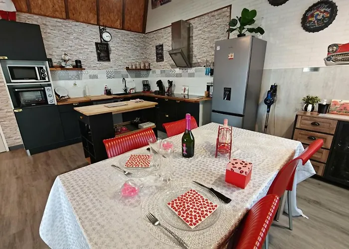 Le Cosy Occitan Chaleureuse Indépendante Baignoire Terrasse Jardin Сasa de vacaciones Carcasona